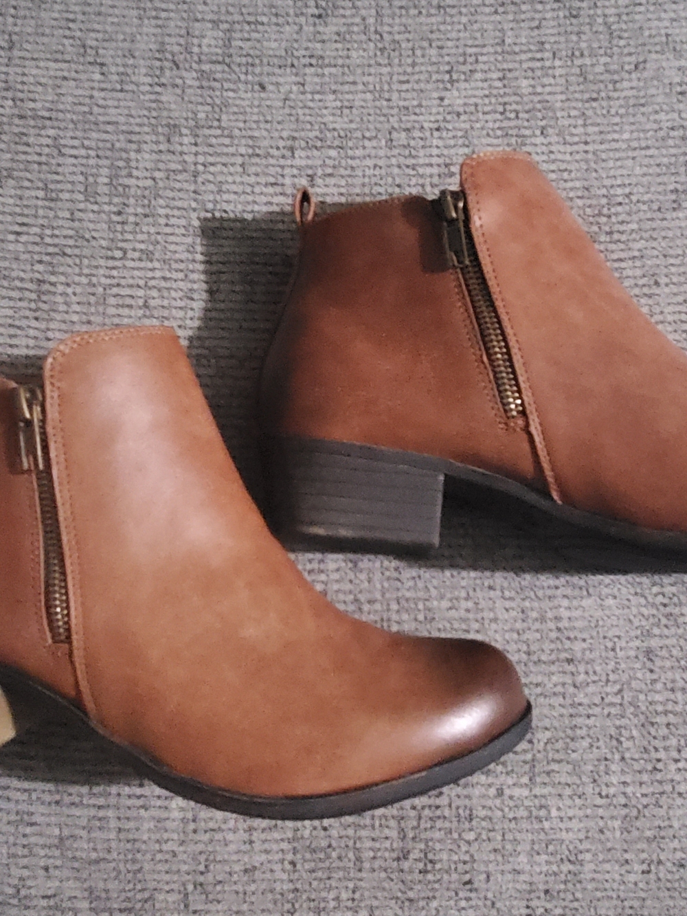 Classic Tan/ Brown Women's Ankle Booties with Side Zip, Size 9 1/2